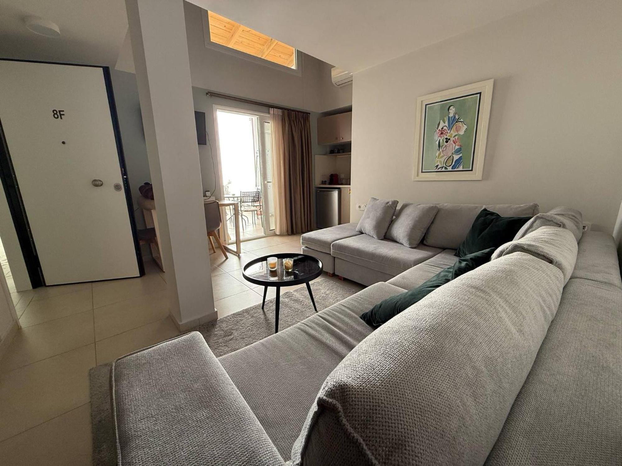Stylish Studio Apartment - 8F House Каламата Экстерьер фото